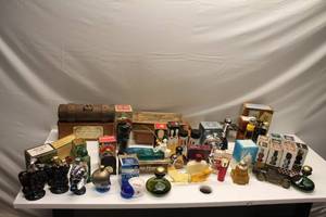 lot 482 image: Collection of Avon After Shave Bottles & Decanters