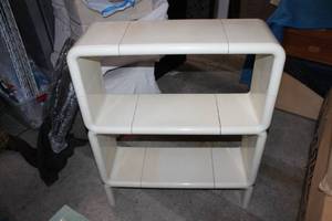lot 485 image: Vintage White Modernist 3-Shelf Bookcase