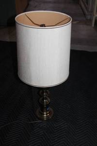 lot 494 image: Vintage Brass Table Lamp with White Drum Shade