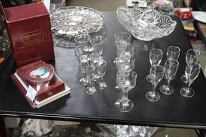 lot 385 image: Lot of Thomas Kinkade Collectibles and Crystal Glassware