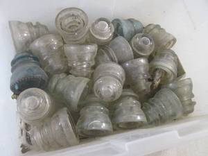 (A-2) 20 Vintage Glass Insulators ...