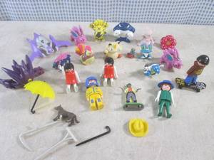 (EC1) Assorted Small Toy Figures...