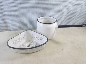 (CS) Vintage Enamelware Sauce Pan 6...