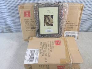 (CS) 12 New 5 x 7 Photo Frames wi...