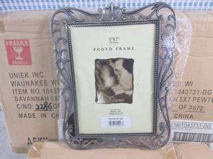 (CS) 12 New 5 x 7 Photo Frames wi...
