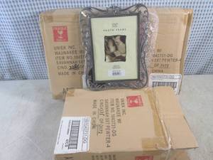 (CS) 12 New 5 x 7 Photo Frames wi...