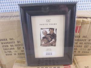 (CSB) 12 New 5 x 7 Photo Frames w...