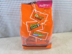 (B-2) Party Pack Bag of Reeses Asso...