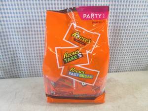 (B-2) Party Pack Bag of Reeses Asso...