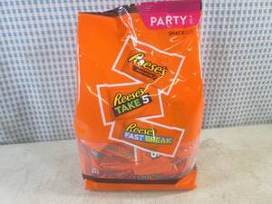(B-2) Party Pack Bag of Reeses Asso...