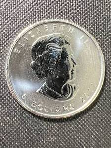 2011 CANADIAN MAPLE LEAF 1 TROY OZ .9999 FINE SILVER