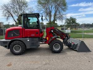 lot 2 image: NEW 2024 Magnum 3300S Telescopic Wheel Loader