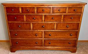 lot 51 image: Thomasville Chest of Drawers -12 Drawers