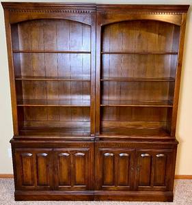 lot 52 image: Ethan Allen Classic Manor Book Cases -set of 2
