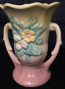 lot 80 image: Vintage Hull Art USA Double Handle Vase Wildflower W-3-5 12
