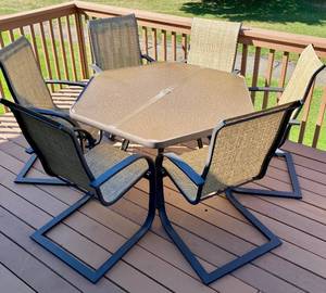 lot 86 image: Hexagon Patio Table and 6 Chairs