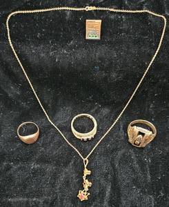 lot 3 image: 10KT Gold Jewelry .655 oz Total Weight (.597 toz)