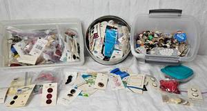 lot 95 image: Large Collection of Buttons - new and vintage