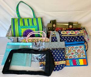 lot 98 image: Quilted Totes (Various Sizes) and Two Large Thirty One Bags