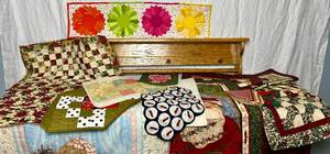 lot 119 image: Finished Quilt Projects and Hanging Quilt Display Rack plus Tablemats, runners, totes, wall hangings and more