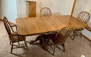 lot 124 image: Oak Dining Table and 4 Chairs plus Two Leaves
