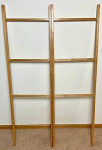 lot 127 image: Quilt Ladder Display Rack with 6 Rungs (Can be folded in half)