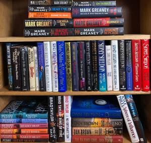 lot 42 image: Miscellaneous Mystery & Suspense Thrillers Literature Collections