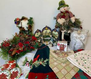 lot 62 image: Holiday Provisions Lot