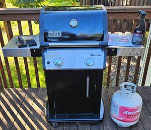 lot 5 image: Weber Spirit Gas Grill Model E215 with 2 propane tanks, 1 full, 1 partial