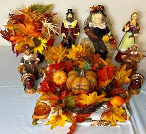 lot 28 image: Thanksgiving and Autumn Bundle