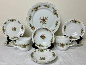 lot 67 image: Johann Haviland Moss Rose Traditions Fine China Set