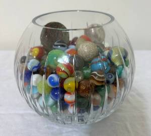 lot 4 image: Vintage Marble Collection with a variety of sizes