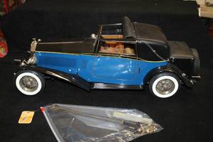 lot 1601 image: Neiman Marcus 1929 Rolls Royce Phantom Convertible Diecast Collectible