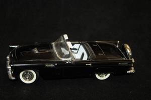 lot 1612 image: Thunderbird Diecast Metal Collectible 116 Scale