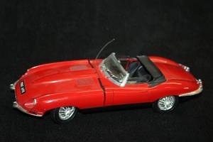 lot 1613 image: Tonka Jaguar XKE Diecast Metal Collectible 116 Scale