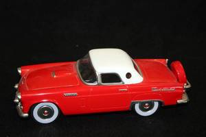 lot 1615 image: 1950s Thunderbird Diecast Metal Collectible 116 Scale