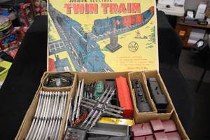 lot 1600 image: Vintage Marx Electric Twin Train Set (In Original Box) - Train Locomotives, Train Cars, Train Track, Controllers