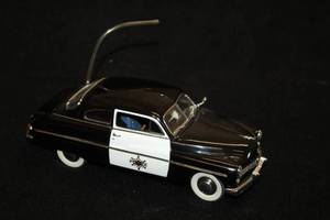 lot 1618 image: 1949 Mercury Police Cruiser Diecast Metal Collectible 124 Scale with Certificate of Authenticity