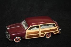lot 1622 image: 1949 Ford Woody Wagon Diecast Metal Collectible 124 Scale