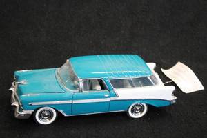 lot 1626 image: Franklin Mint 1956 Chevrolet Nomad Wagon Diecast Metal Collectible 124 Scale