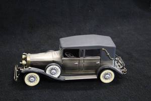 lot 1627 image: 1928 Lincoln Model L Radio