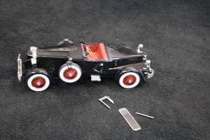 lot 1634 image: 1927 Stutz Black Hawk Diecast Metal Collectible 124 Scale