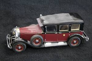 lot 1633 image: 1935 Mercedes Benz 770 Diecast Metal Collectible 124 Scale