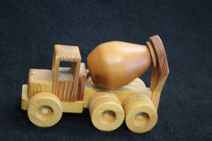 lot 1637 image: Wood Collectible Cement Mixer Hand-Crafted Finish 9