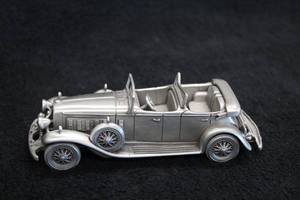 lot 1638 image: Danbury Mint 1931 Cadillac Phaeton Pewter Collectible 6