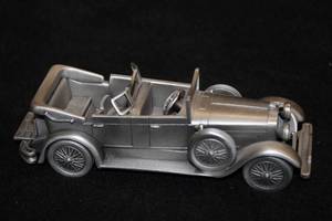 lot 1639 image: Danbury Mint 1928 Lincoln Convertible Pewter Collectible 6