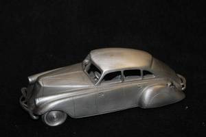 lot 1641 image: Danbury Mint 1933 Pierce Silver Arrow Pewter Collectible 6