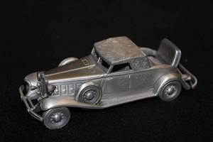 lot 1647 image: Danbury Mint 1932 Chrysler Roadster Pewter Collectible 5