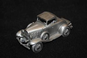 lot 1649 image: Danbury Mint 1932 Chevrolet Sport Roadster Pewter Collectible 4-12