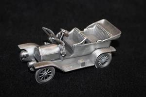 lot 1652 image: Danbury Mint 1909 Cadillac 30 Tourer Pewter Collectible 4